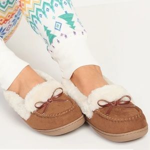 Old navy slippers size 9